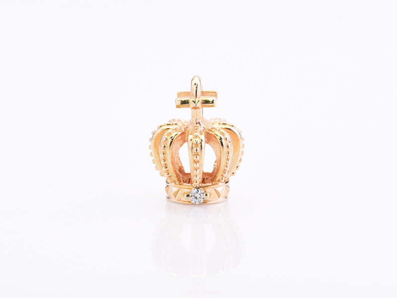 SUNNY CROWN PENDANT