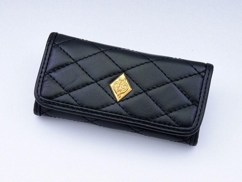 DIA QUILTING KEYCASE